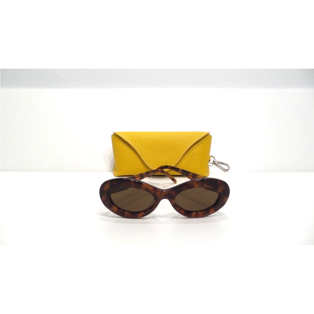New Loewe Tortoise Shell Sunglasses Cateye with Yellow Case